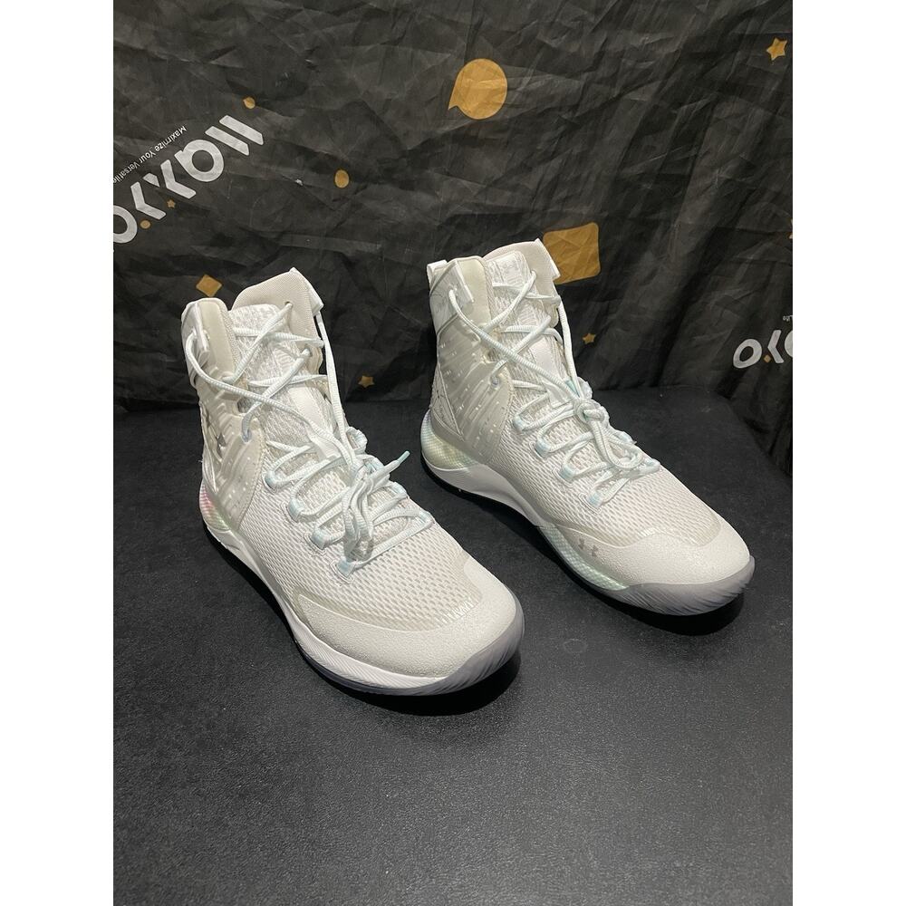 New Women’s 10.5 Under Armour Highlight Ace Volleyball Shoe 3024042-100